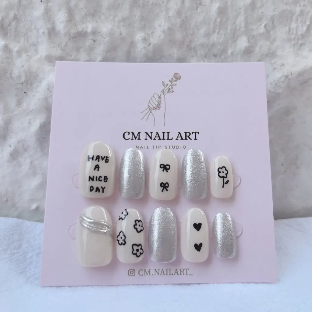 穿戴甲-銀白塗鴉風